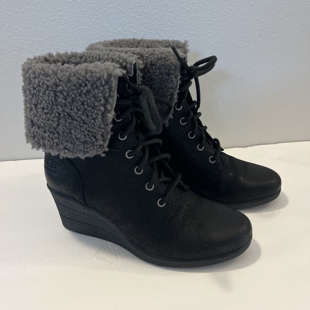 UGG Australia Winter Boots Women's Size 7 Zea Wedge Black Leather Sheepskin Cuff